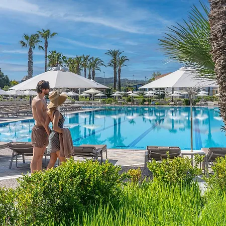 Neptune Luxury リゾート 5*