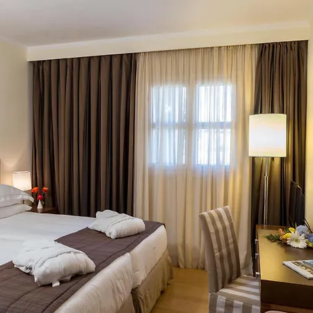Neptune Luxury מסטיכרי