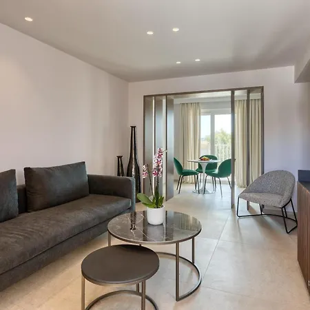 Neptune Luxury מסטיכרי