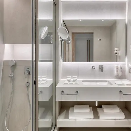 Neptune Luxury 5* מסטיכרי