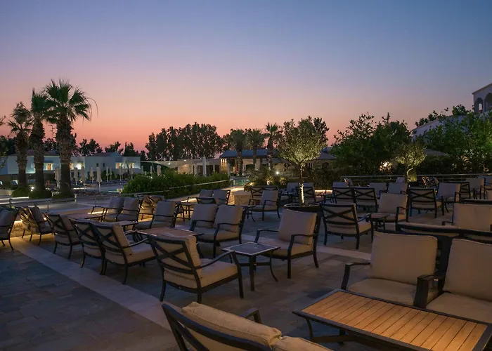 Neptune Luxury منتجع